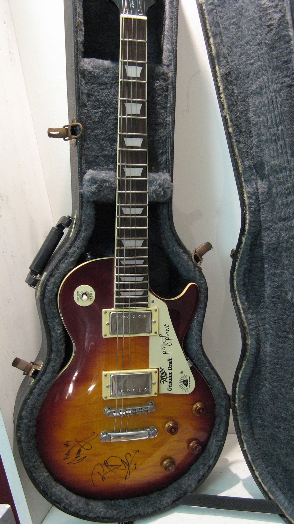 n_21- Chitarra Gibson 'Epiphone' di Jimmy Page & Robert Plant (Led Zeppelin).jpg